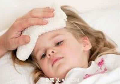 小孩高烧不退的原因 高烧不退的原因 退烧的食疗方法