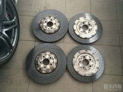 陶瓷刹车盘价格 陶瓷刹车盘价格 陶瓷刹车盘的优点 陶瓷刹车盘的价格