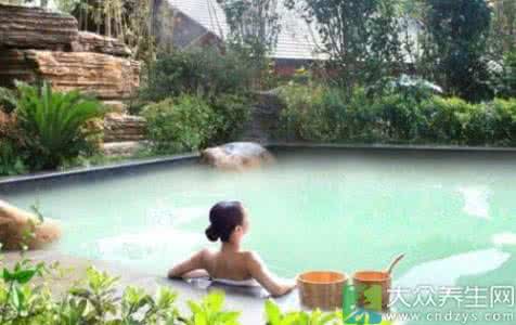 猴子泡温泉出来不冷吗 泡温泉泡出健康来