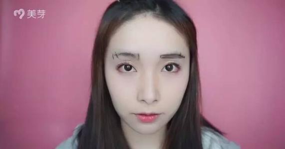 眉毛一高一低 阿一古，眉毛总是一高一低肿么破？！