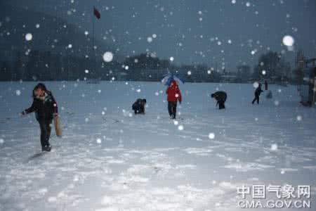 北方多地将迎降雪 初雪天气安全驾驶技巧大揭密