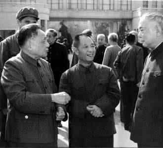 毛主席为什么发动文化 胡耀邦反思:毛主席为什么要发动文化大革命!组图