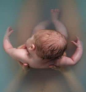 水中分娩的好处 水中分娩的好处有哪些