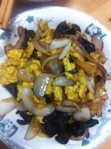 洋葱拌木耳的家常做法 如何做,怎样做洋葱木耳炒土鸡蛋做法,的家常,做法大全,制作图解,蛋类食谱