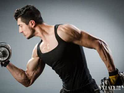 举哑铃的正确方法 哑铃健身 教你举哑铃的基本方法