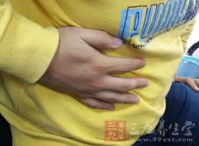 肝有问题有哪些症状 这部位发黄暗示肝有问题了