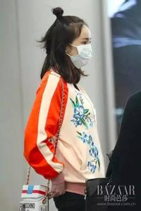 杨幂大伯上热搜 有一种“热搜”叫杨幂,穿火了A字裙还捧红了Vetements!