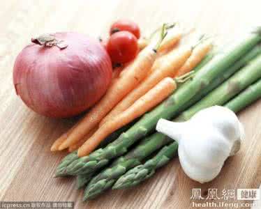 男人生吃大蒜的好处 大蒜好处虽多 但五类人不宜生吃大蒜|吃大蒜|气血虚弱
