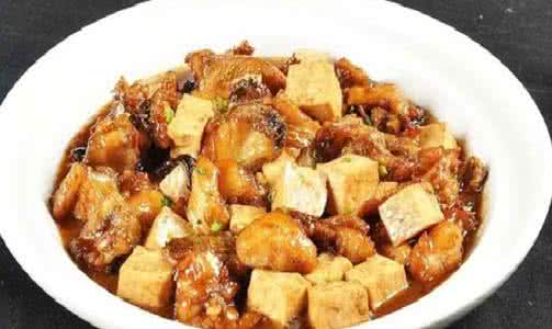 海鲶鱼烧豆腐 海鲶鱼烧豆腐 大蒜烧豆腐鲶鱼 详细做法分享