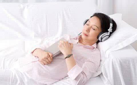 更年期失眠解决方法 更年期失眠解决方法 更年期失眠怎么办？解决方法介绍