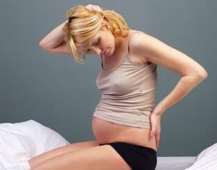 胸胀痛是怎么回事 怀孕多久胸部会胀痛 女人怀孕多久会胸胀