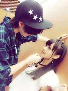 老司机倒车入库绝招 男生跪舔女生的表现 老司机让女生跪舔的绝招，学会一个你也可以！