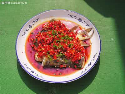 湘菜剁椒鱼头正宗做法 【湘菜】:剁椒鱼头
