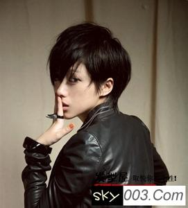 短发烫发发型2017潮女 女生帅气短发发型 2013女生帅气短发发型图片 尽显潮女范儿