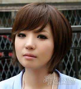 大脸妹适合什么发型 大脸妹适合什么发型 发型真的可以瘦脸，原来大脸妹适合这些发型！