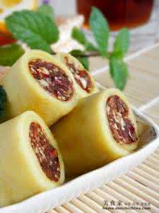 红豆红枣汤 甜蜜补血：红豆红枣蛋饼卷