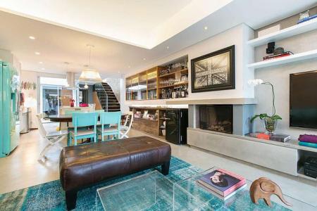 梦见邻居家盖了新房 去邻居家新房参观，老婆和老妈都对客厅赞不绝口！