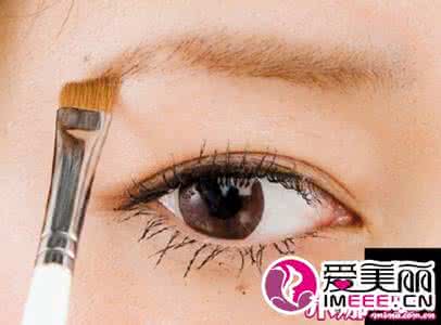 闪亮的眼睛 如何化妆让眼睛更精致闪亮
