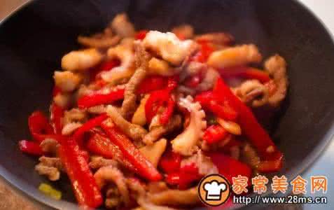 红椒肉丝的做法 红椒肉丝炒鱿鱼的做法