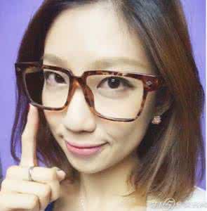 女生化淡妆需要什么 女生戴眼镜怎样化淡妆?