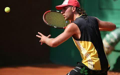 单人网球带线打法视频 一个人怎么打网球