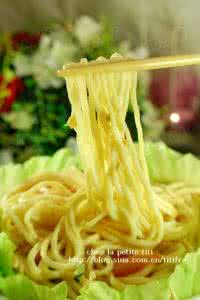 荷包蛋面条的做法 “踩”出来的好面条——全蛋脚踏面：11款家常全手工面食