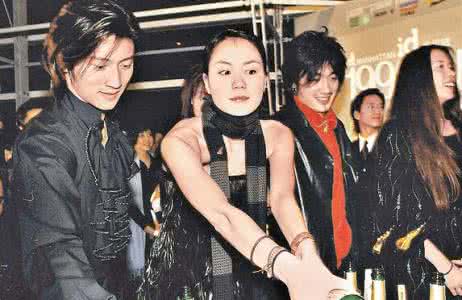 谢霆锋王菲大理完婚 王菲谢霆锋被曝将婚 王菲谢霆锋被曝下月大理结婚