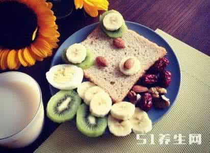 凉白开放久了堪比毒药 香蕉还有这讲究 与它们同吃堪比毒药