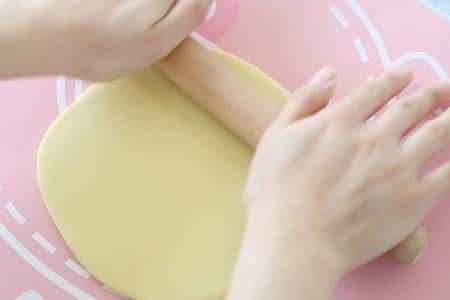 宝宝不爱吃辅食的原因 宝宝磨牙是什么原因 如何给宝宝做磨牙辅食