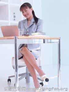 小女孩游泳没有穿衣服 冬天办公室怎么穿衣服 解密办公室穿衣妙招