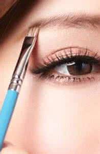 平直眉和一字眉的区别 如何打造柔美时尚的平直眉型