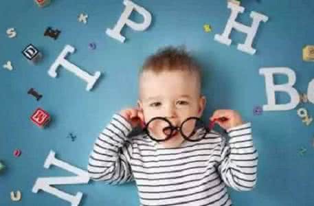 幼儿语言表达能力论文 幼儿语言能力观察表 宝宝的观察能力和语言表达能力有什么关系？