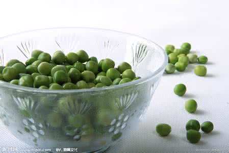 太子参和黄芪一起泡茶 太子参和黄芪和青豆可以一起食用吗？