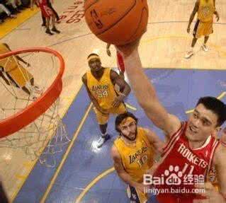 打篮球的技巧和规则 打篮球的基本规则 篮球的基本技巧