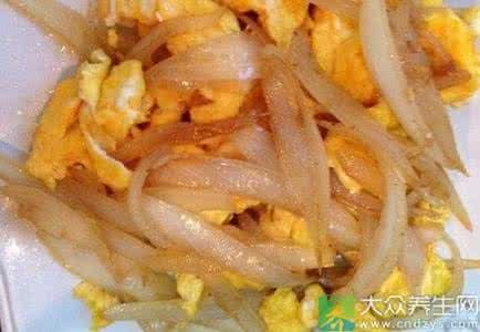 洋葱炒蛋的做法 洋葱炒蛋 家常的洋葱炒蛋做法