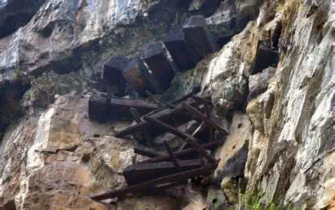 龙虎山悬棺干尸图片 揭开悬棺之谜 实拍崖葬悬棺中的惊悚干尸