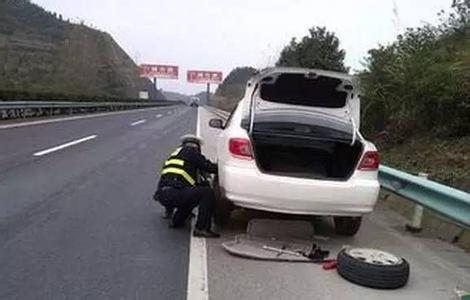 买水车上高速就被交警 交警说:掌握这5个高速跟车技巧,可减少80%的车祸!