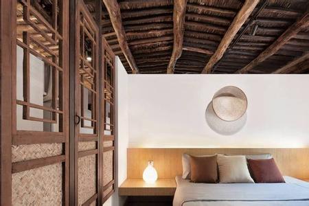 改造了几间乡村农舍 这样一间破旧农舍，居然变成了他的创造空间