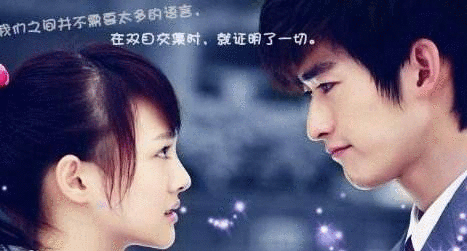 女孩喜欢一个人的感觉 经典语句： 女孩，你要这样喜欢一个人