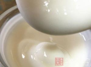 广西玉林陆川通缉犯 玉林陆川消费者买3盒过期酸奶获赔千元