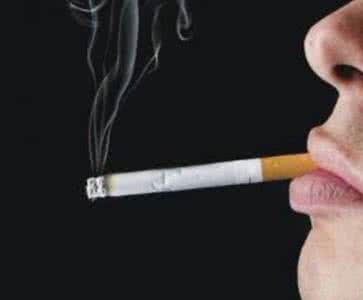 长期抽烟如何清肺 男子8岁开始抽烟 44岁长80岁肺