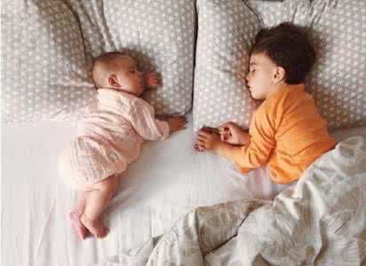 宝宝冬天老是踢被子 宝宝踢被子怎么办