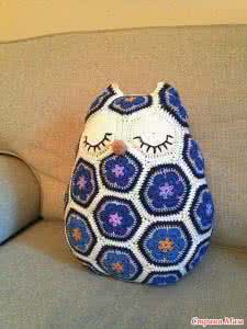 钩针猫咪 钩针编织----“非洲花”元素的猫咪靠垫