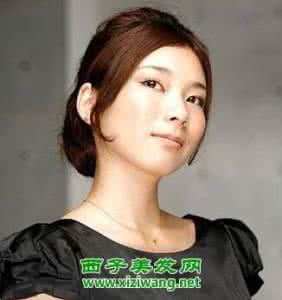 60岁女人该留什么发型 60岁女人该留什么发型 女人千万别再留这些发型了,会老10岁!