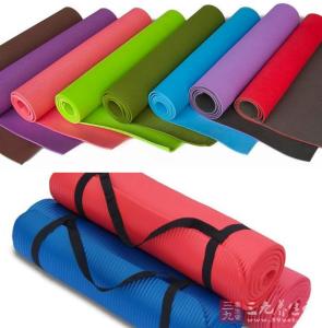 瑜伽垫什么材质好 瑜伽用品 瑜伽垫如何清洗以及材质介绍