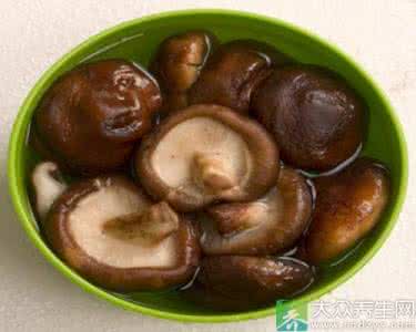 枸杞用开水泡还是温水 泡香菇适合用温水