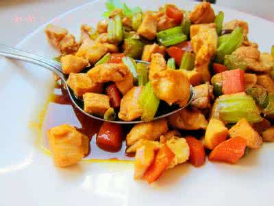 酱爆鸡丁的家常做法 鲜提升味更美的——家常酱爆鸡丁