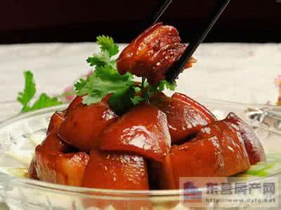 红烧肉怎样烧上色好看 关于红烧肉上色的要诀