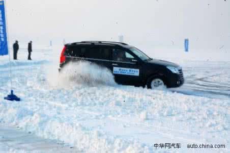 路面结冰老太骨折 怎样解决汽车在冰地路面不启动？