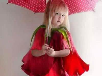 妈妈穿上超短迷你裙 当她穿上这条花朵裙，所有妈妈都尖叫了